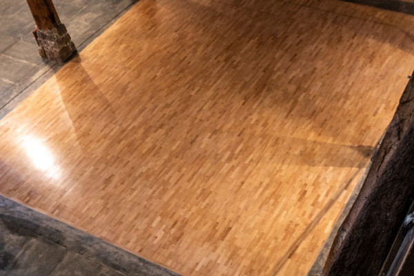 Réfection du parquet massif de la Grange aux Dîmes – Samoreau (77)