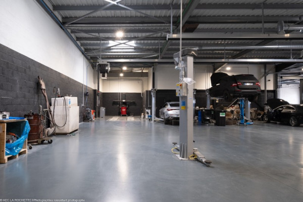 Peinture intérieure pour la concession Mercedes-Benz IDF – Groupe Autosphere à Vert-Saint-Denis