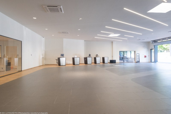Peinture intérieure pour la concession Mercedes-Benz IDF – Groupe Autosphere à Vert-Saint-Denis