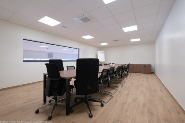 Peinture intérieure pour la concession Mercedes-Benz IDF – Groupe Autosphere à Vert-Saint-Denis