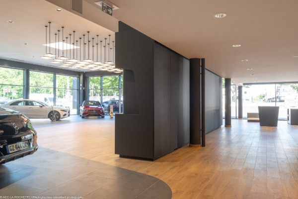 Peinture intérieure pour la concession Mercedes-Benz IDF – Groupe Autosphere à Vert-Saint-Denis