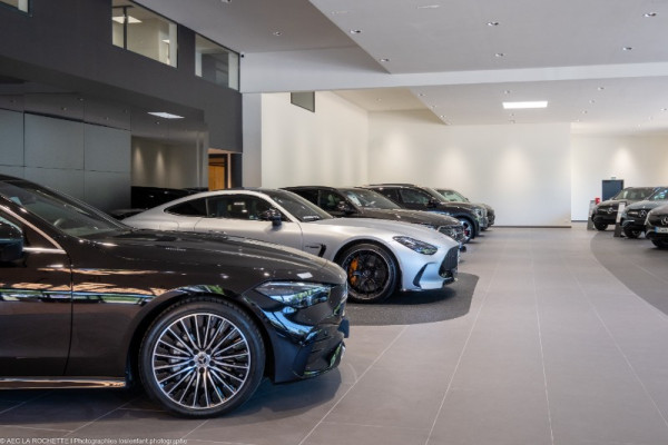 Peinture intérieure pour la concession Mercedes-Benz IDF – Groupe Autosphere à Vert-Saint-Denis
