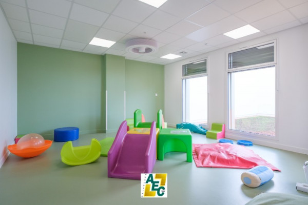 Nouveau pôle social « La Ruche » à Sens : peintures, sols et carrelages réalisés par AEC